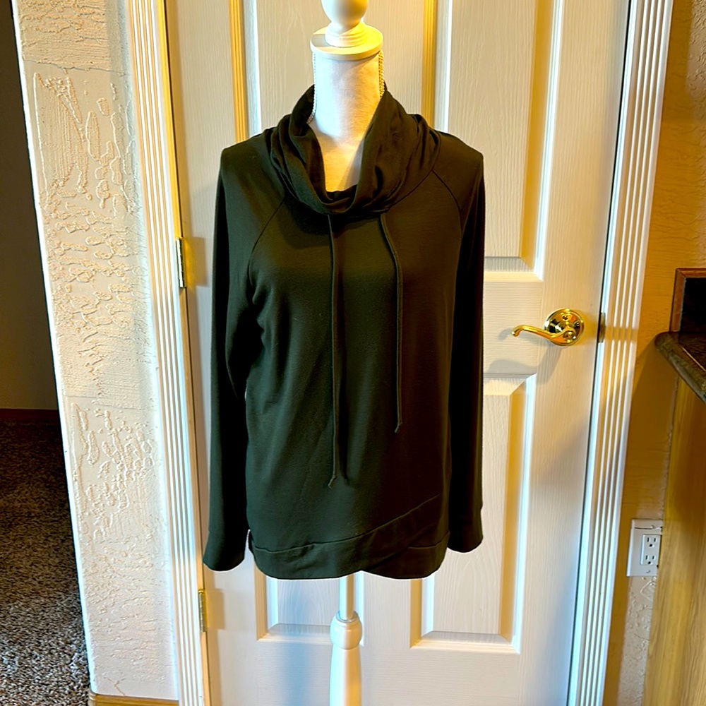 Hunter green staccato pullover